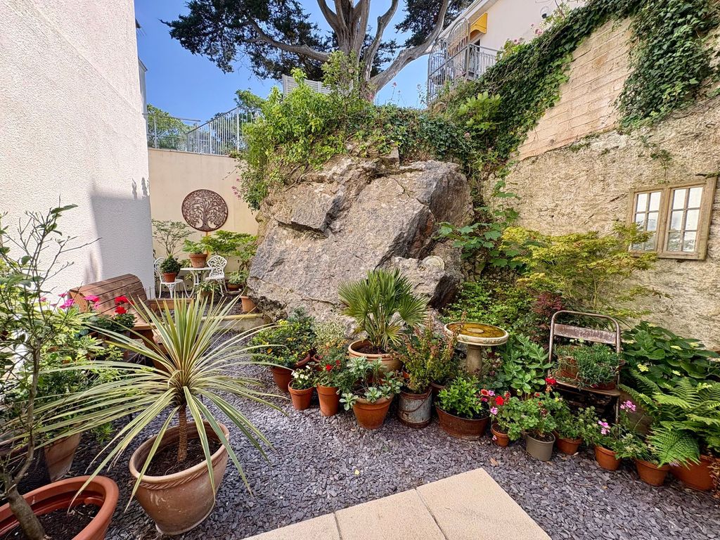 Property photo 3 of 35