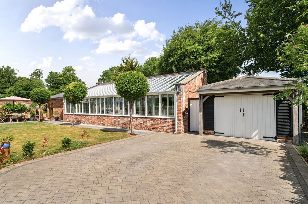 Property photo 1 of 30
