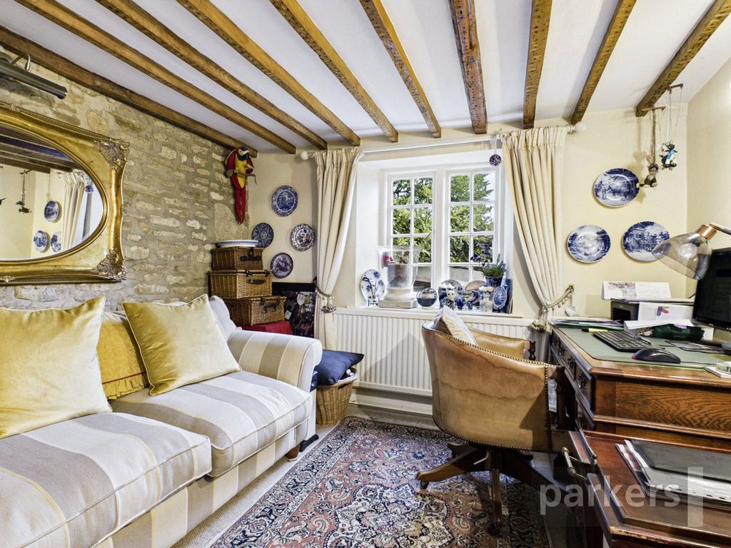 Property photo 3 of 40 Bedroom