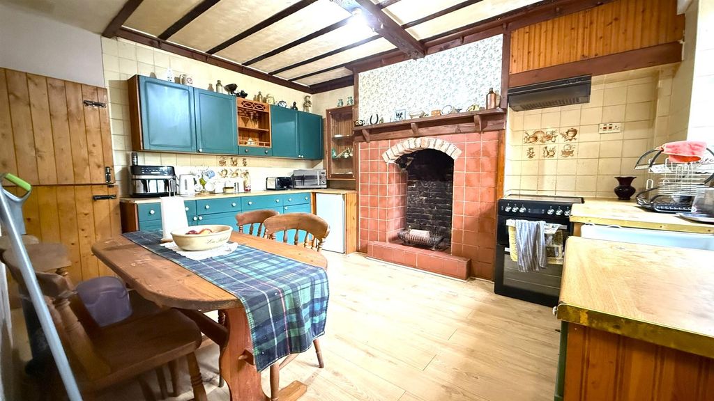 Property photo 3 of 19 Kitchen/Dining