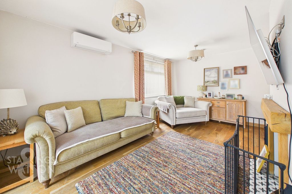 Property photo 2 of 28