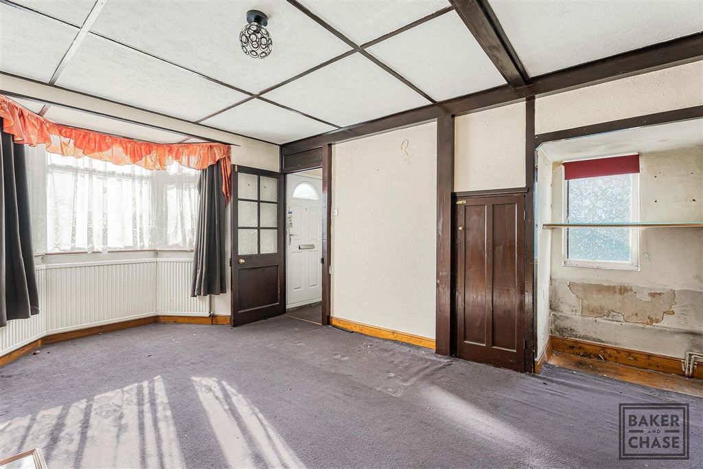 Property photo 2 of 22 Lounge