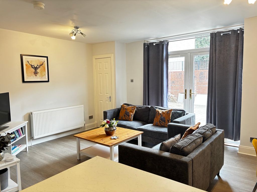 Property photo 2 of 27