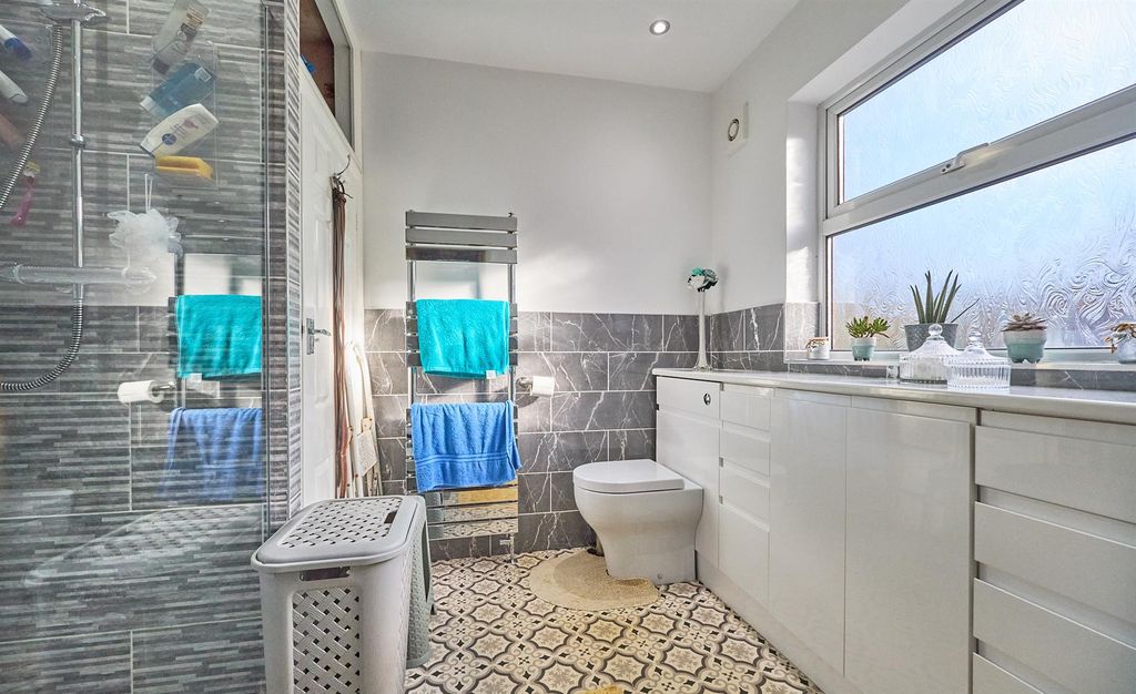 Property photo 2 of 10 Refitted Shower Room