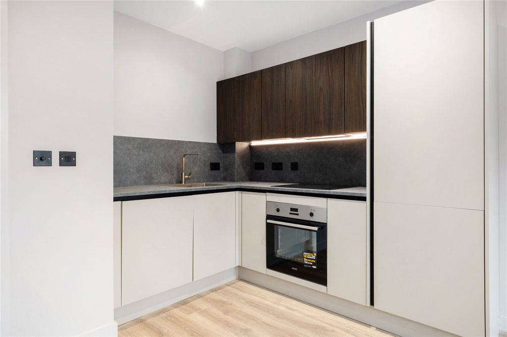 Property photo 3 of 22 Kitchen/Living