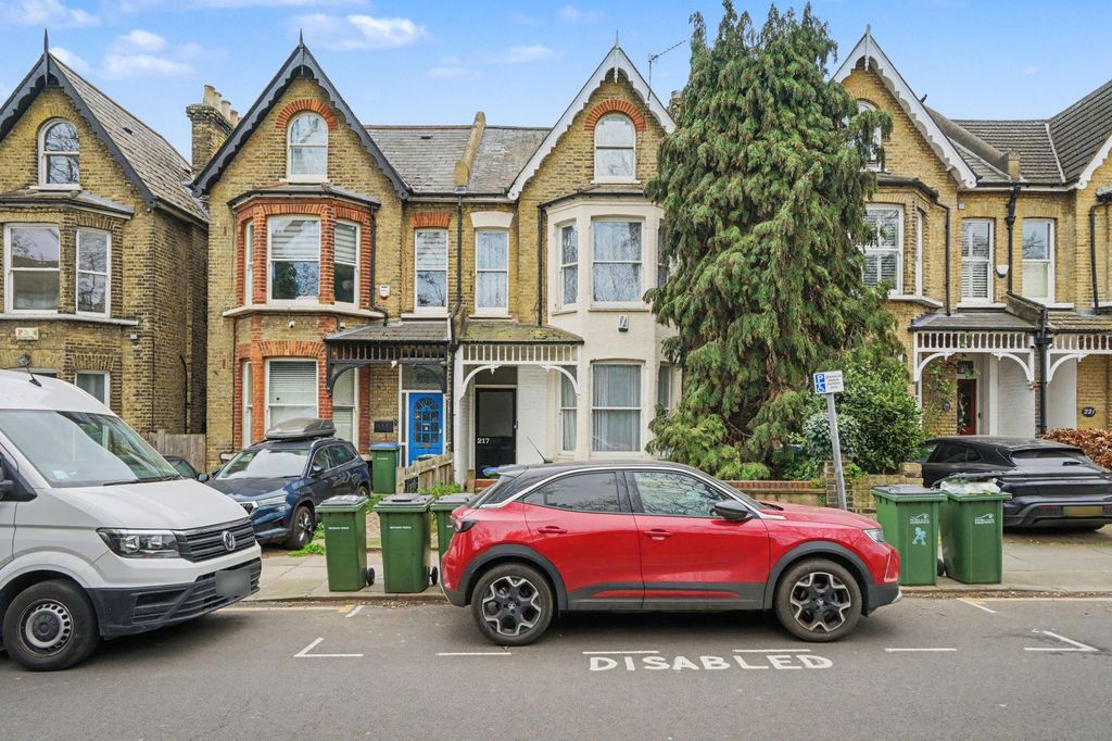 Property photo 1 of 18 217A Westcombe Hill, Kidbrooke, London, Se3 7Dr