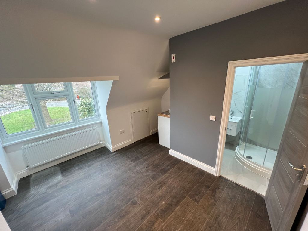 Property photo 1 of 5 1 Self-Contained Bedroom To Rent On Shroffold Road, Bromley Br1