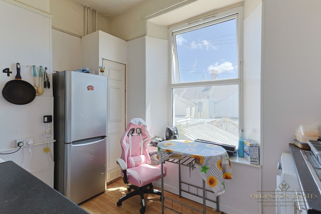 Property photo 3 of 18 4323895