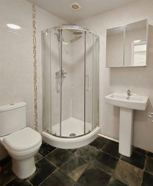 Property photo 3 of 7 En-Suite