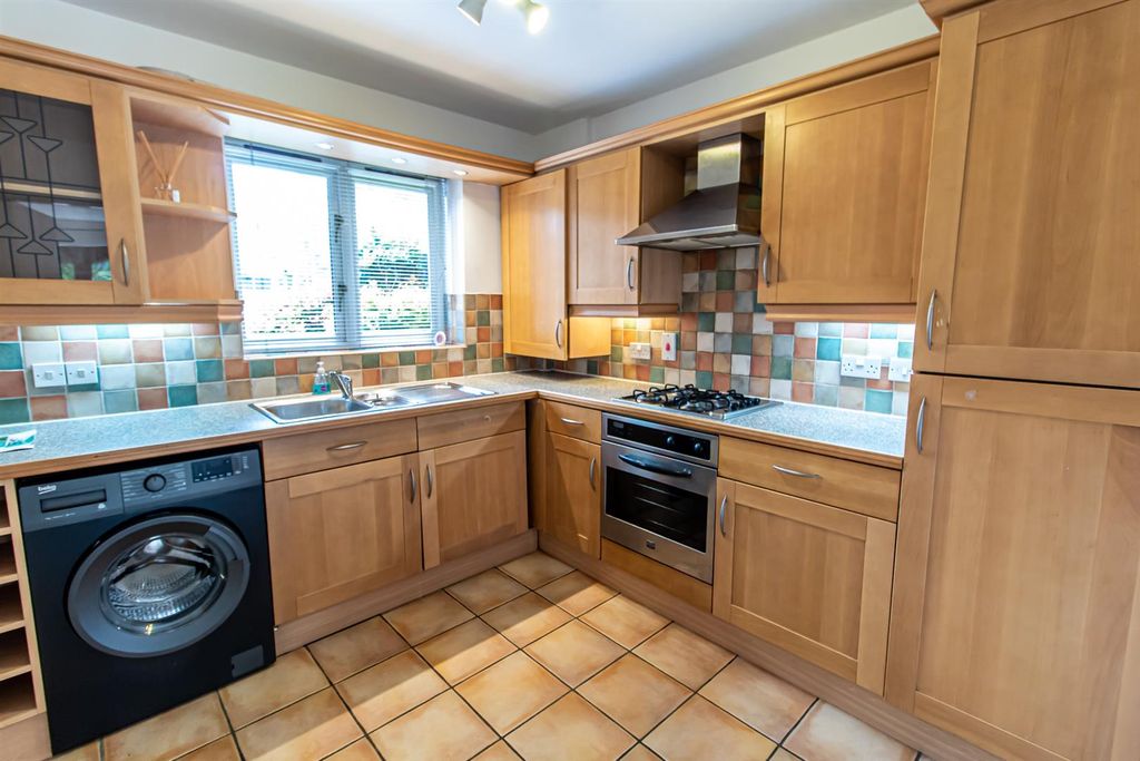 Property photo 2 of 16 Kitchen