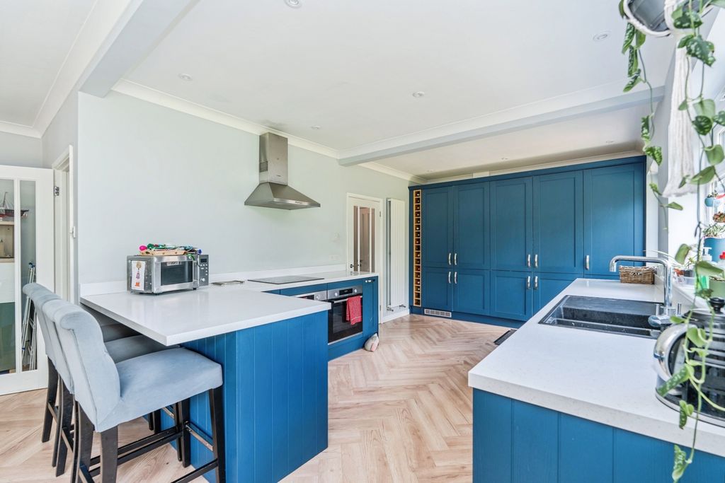 Property photo 3 of 36 Pbox-Img.Jpg