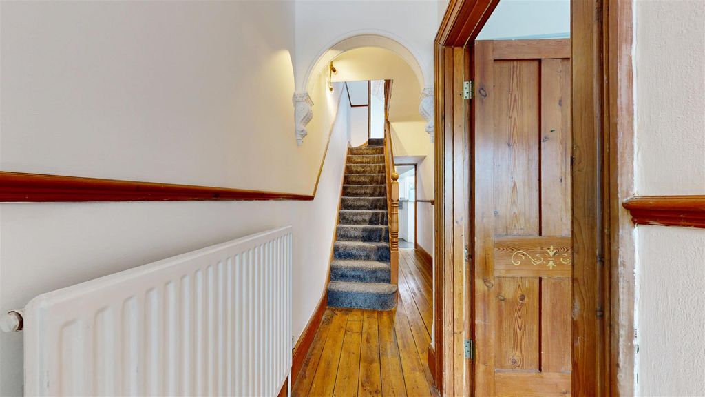 Property photo 2 of 14 Easton-Street-10152025_162020.Jpg