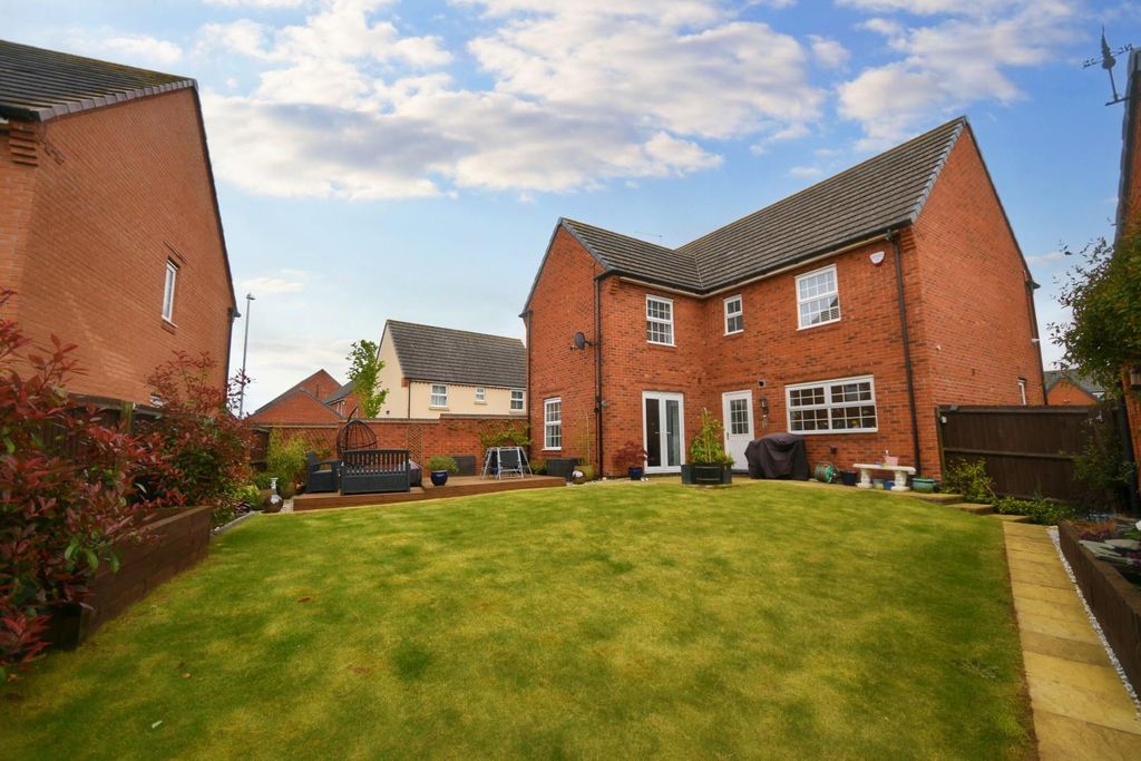 Property photo 2 of 25