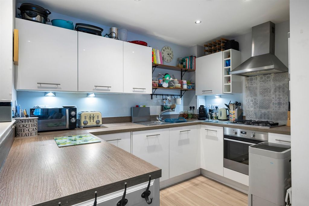 Property photo 3 of 14 Kitchen