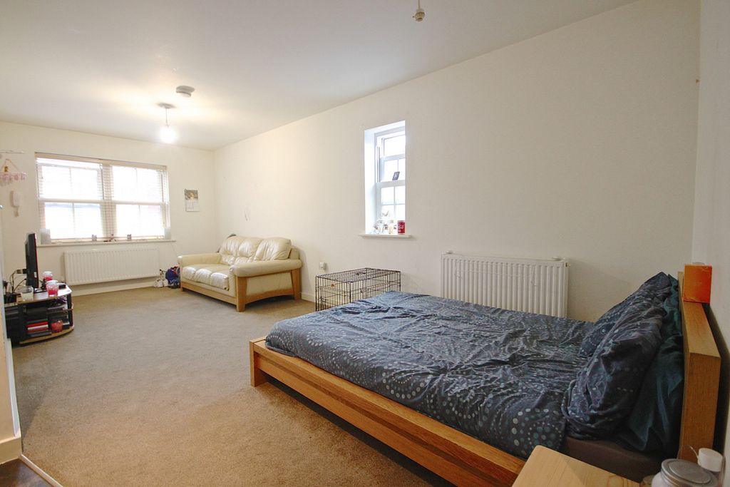 Property photo 2 of 3