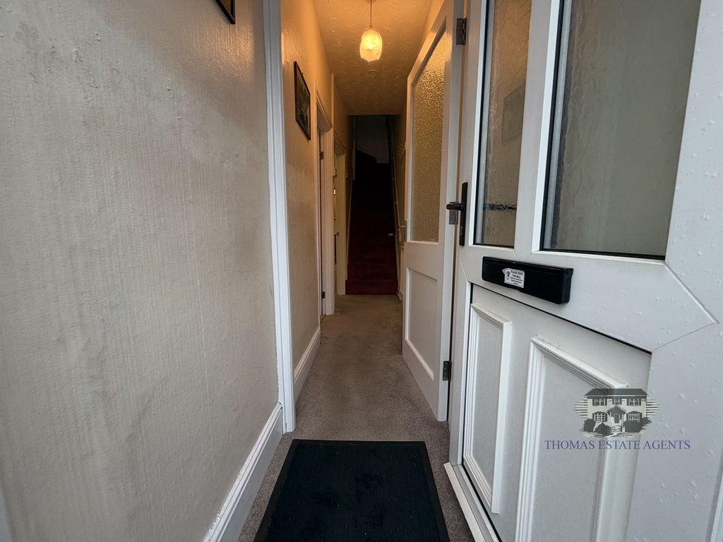 Property photo 2 of 14 Entrance Passage