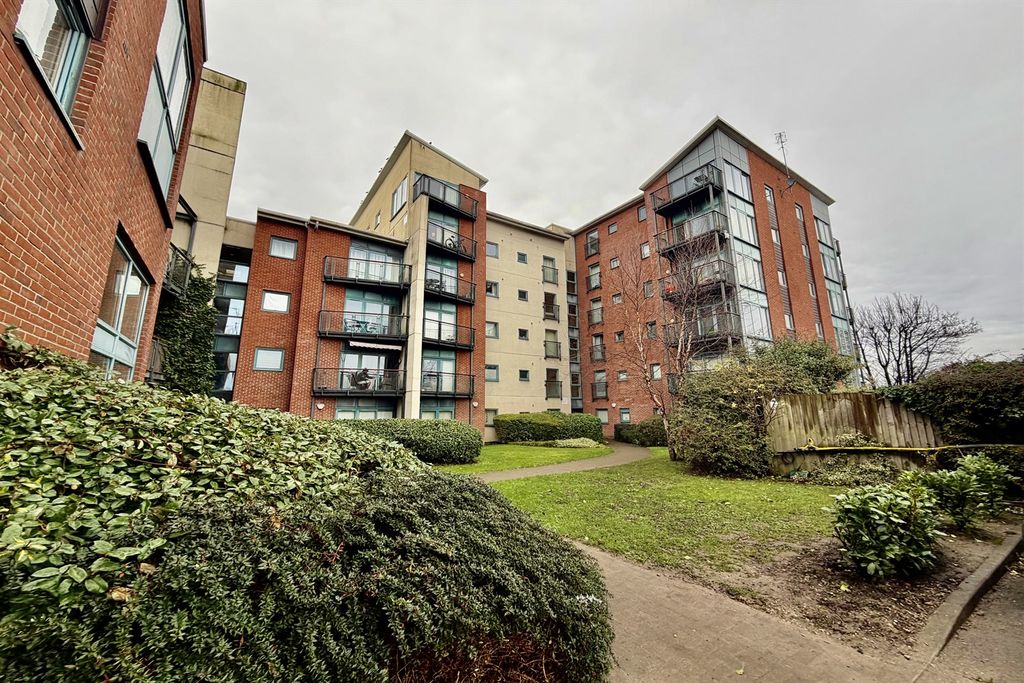 Property photo 1 of 11 (Main)