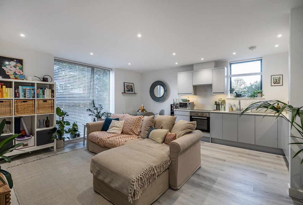Property photo 1 of 9 1343714-12-68B1c9...
