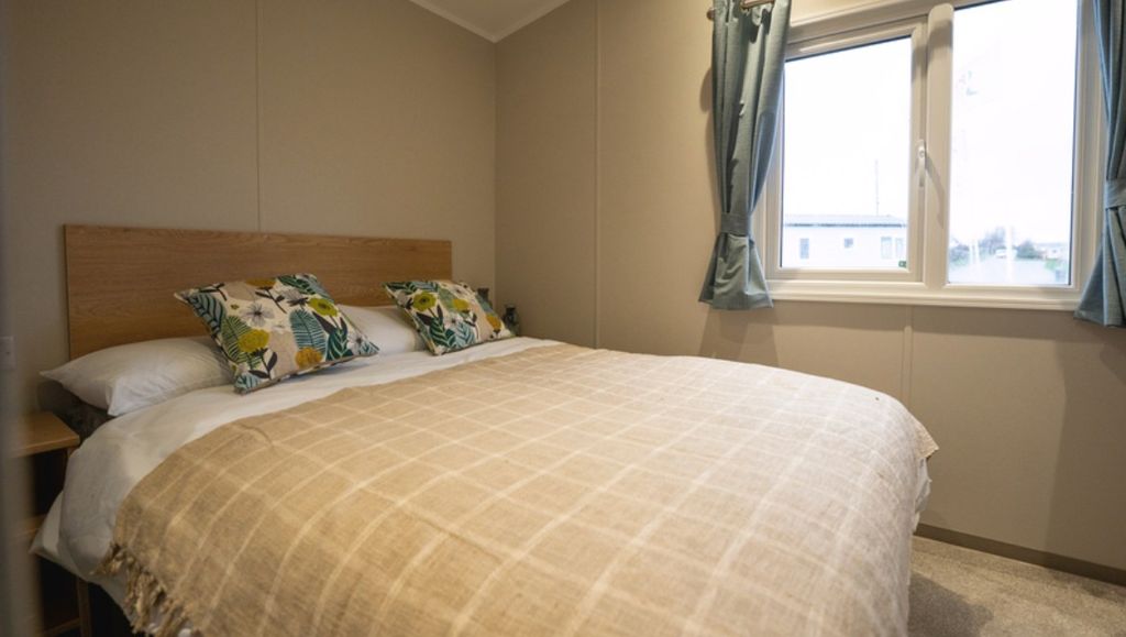 Property photo 3 of 12 Victory Willow Main Bedroom At Breydon Water Holiday Park