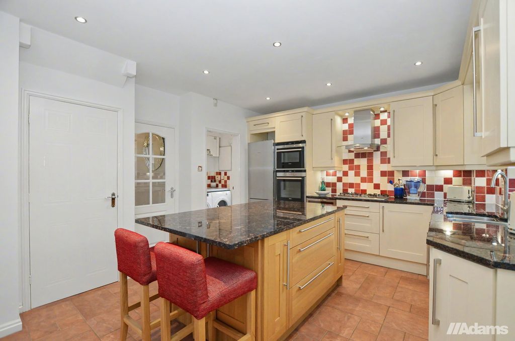 Property photo 2 of 34