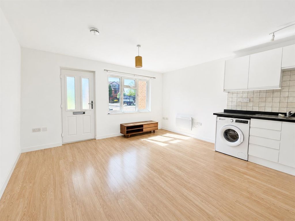 Property photo 2 of 8