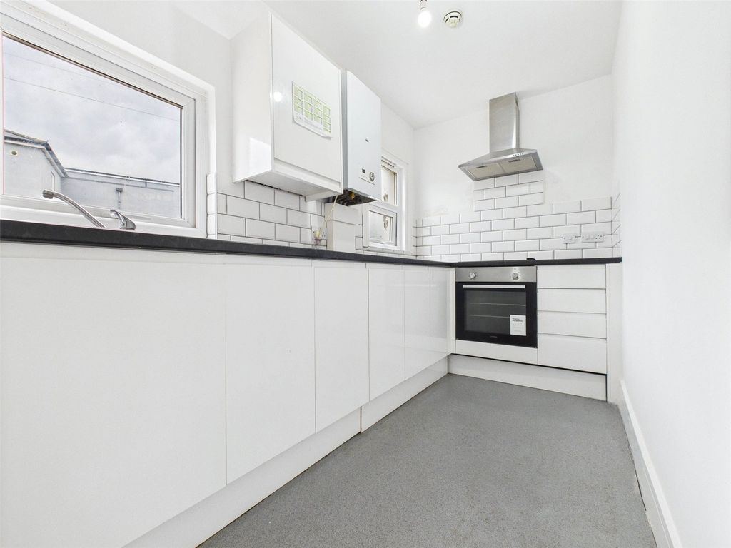 Property photo 1 of 13 Flat To Rent