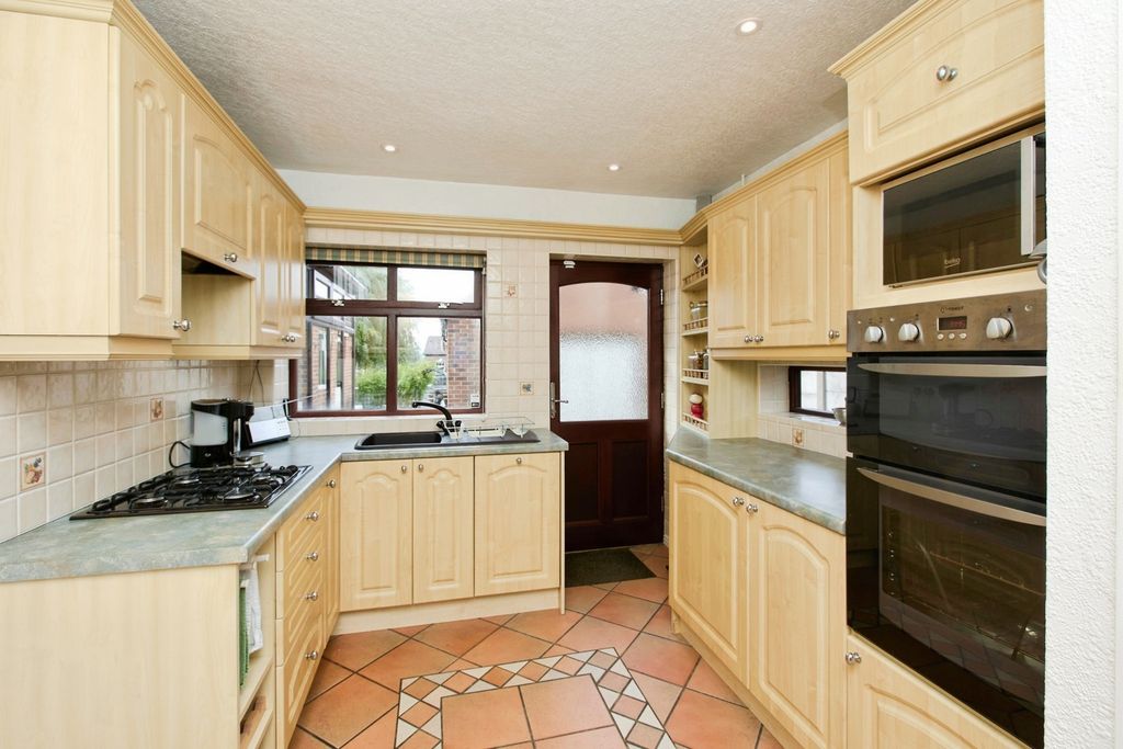 Property photo 3 of 20 Kitchen