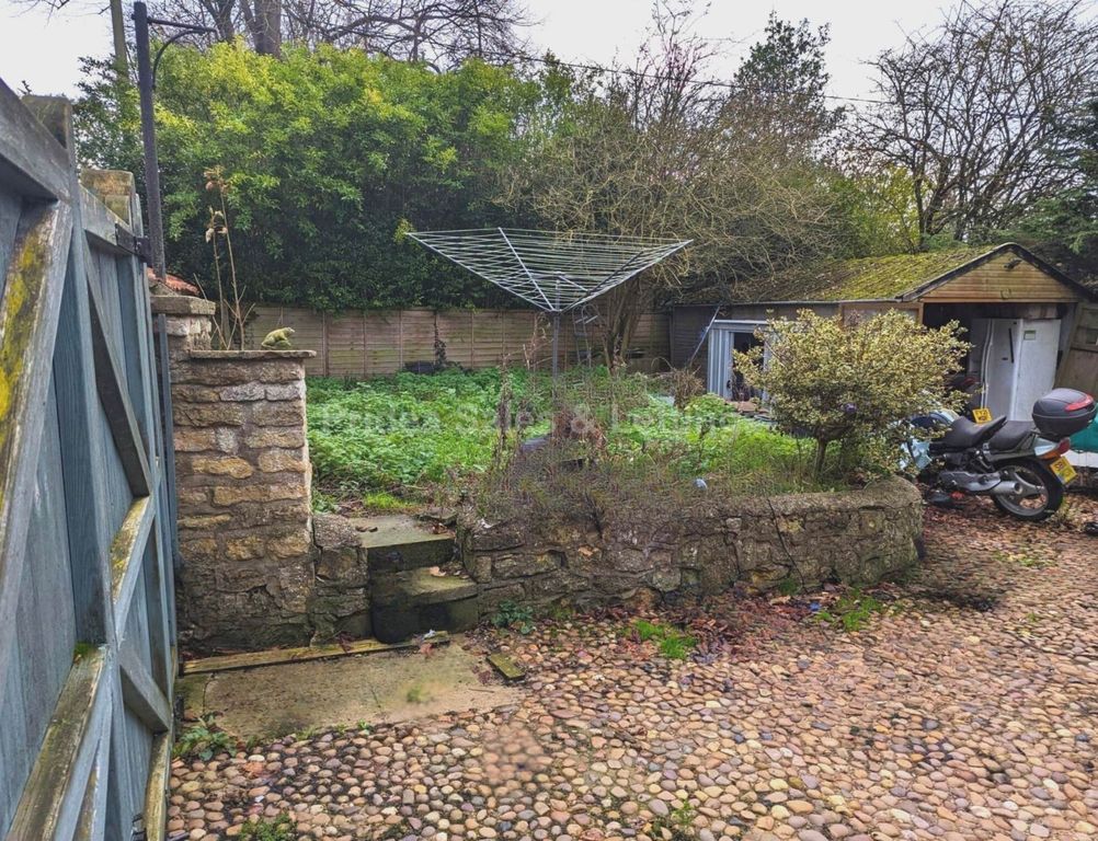 Property photo 2 of 8