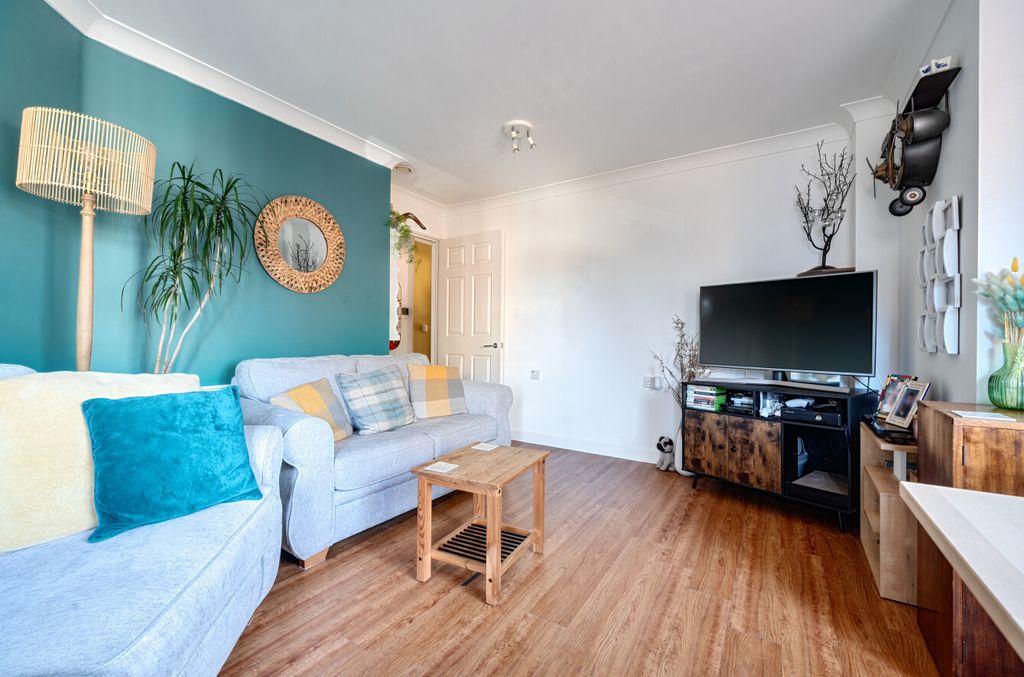 Property photo 3 of 9