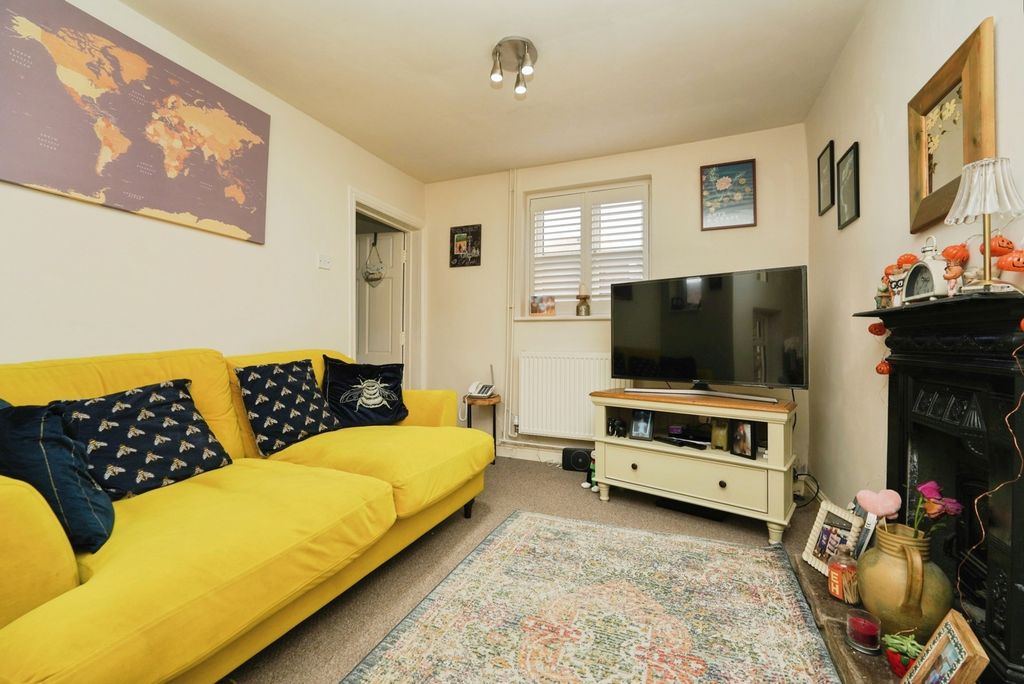 Property photo 2 of 17 Photo