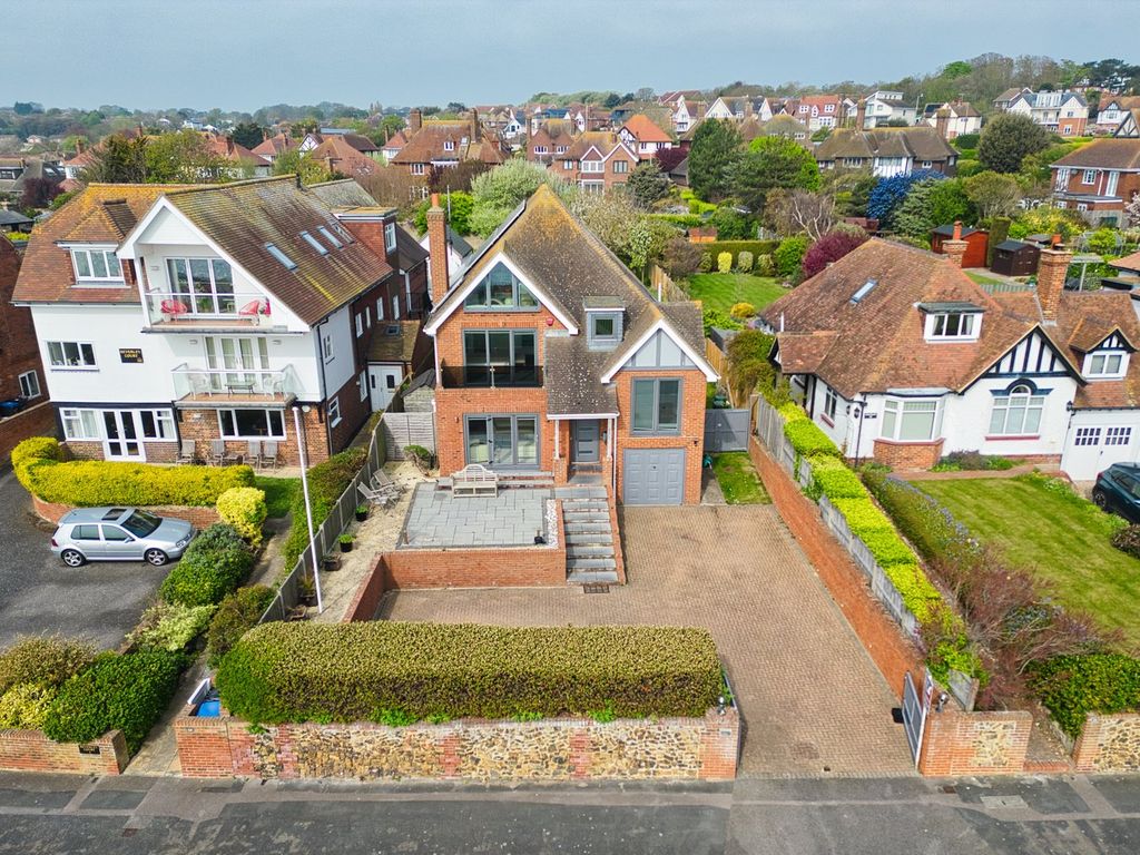 Property photo 3 of 34