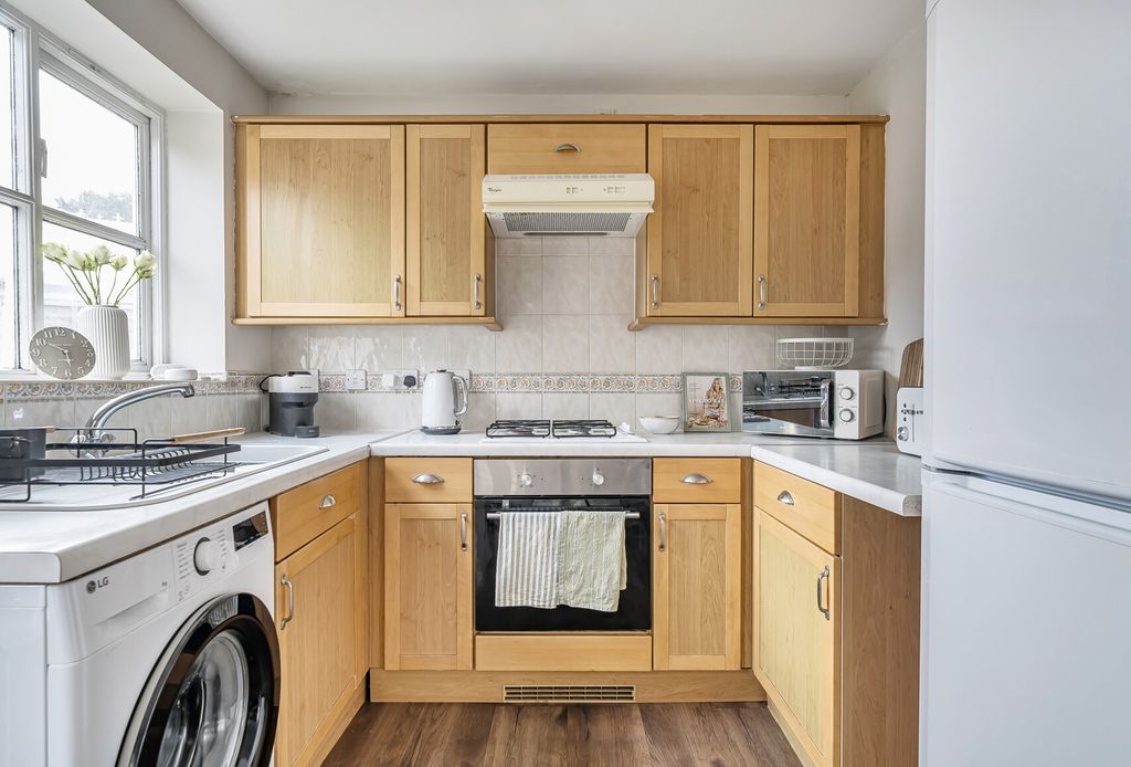 Property photo 3 of 16 1355131-7-68c9979...