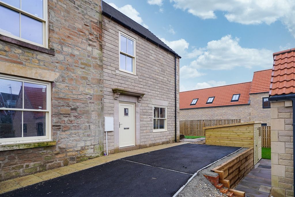 Property photo 1 of 10 External