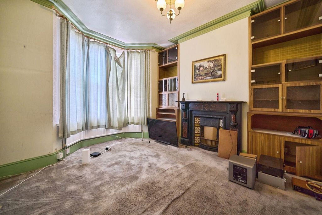 Property photo 2 of 19 Pbox-Img.Jpg