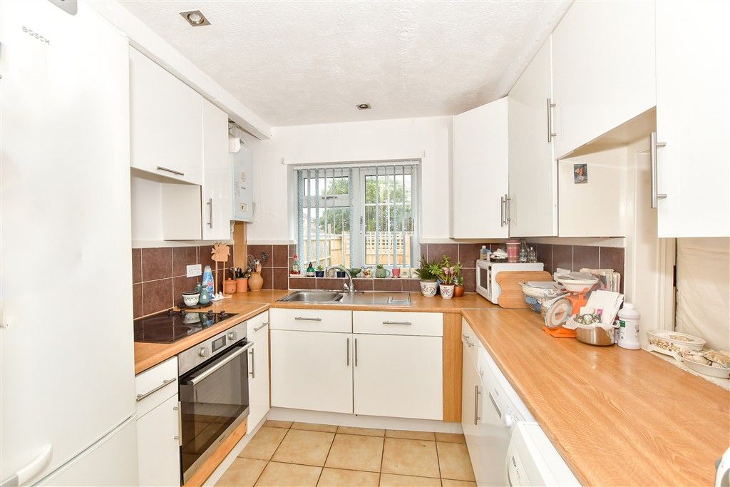 Property photo 3 of 11 Kitchen