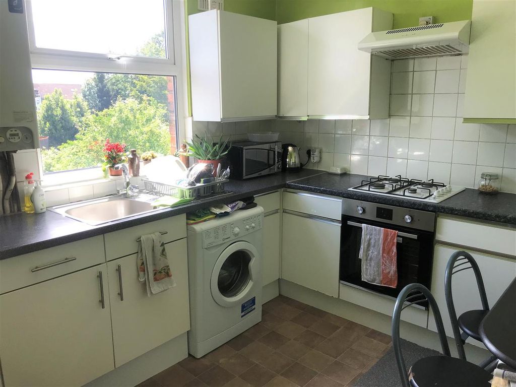 Property photo 3 of 6 Kitchen