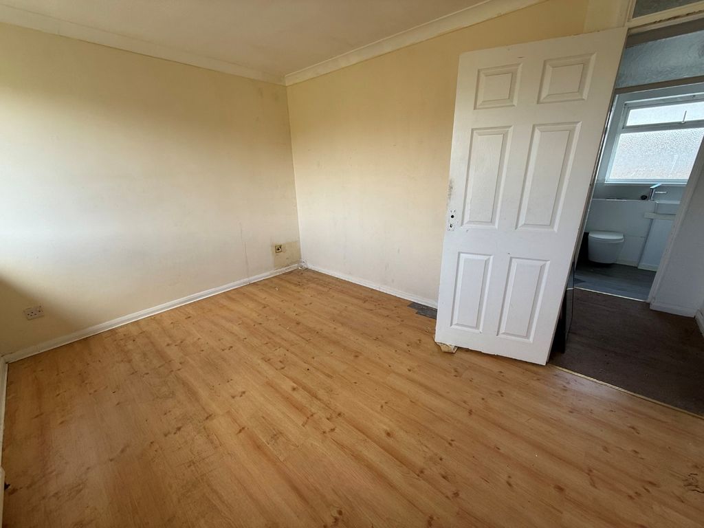 Property photo 3 of 7 3729407