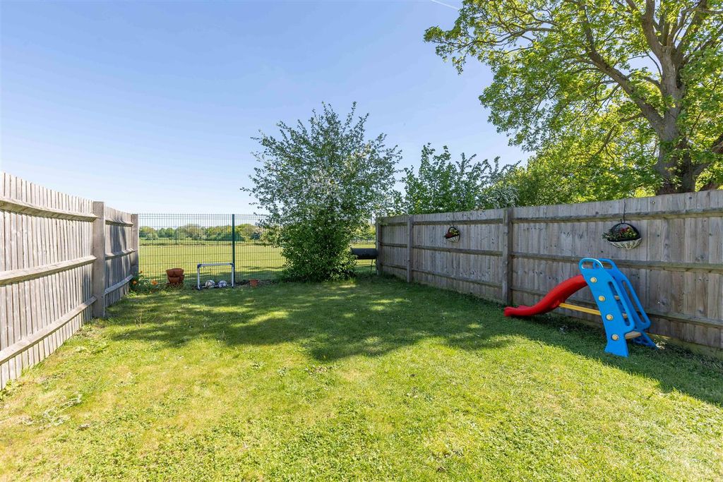 Property photo 3 of 14 Garden