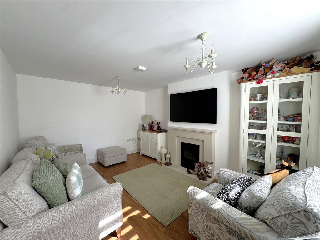 Property photo 3 of 15 2.Jpeg