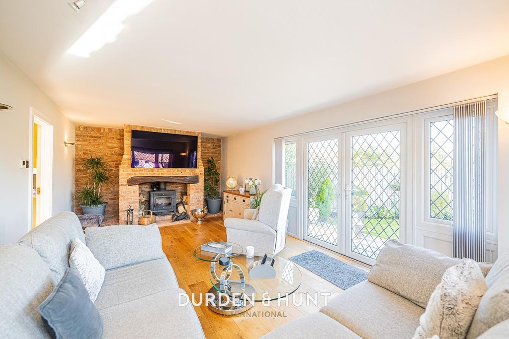 Property photo 3 of 42 Bournebridge 3