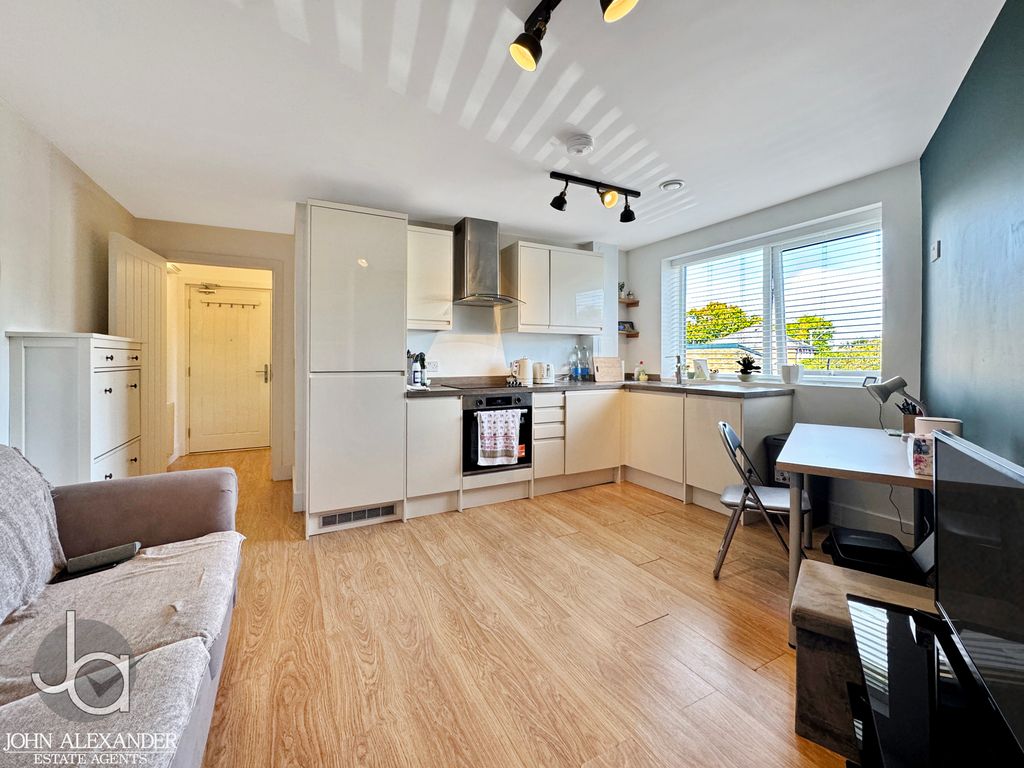 Property photo 2 of 12 20250930_105200600_0.5