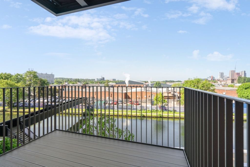 Property photo 3 of 19 Balcony