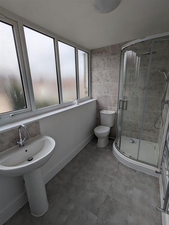 Property photo 3 of 9 Bathroom
