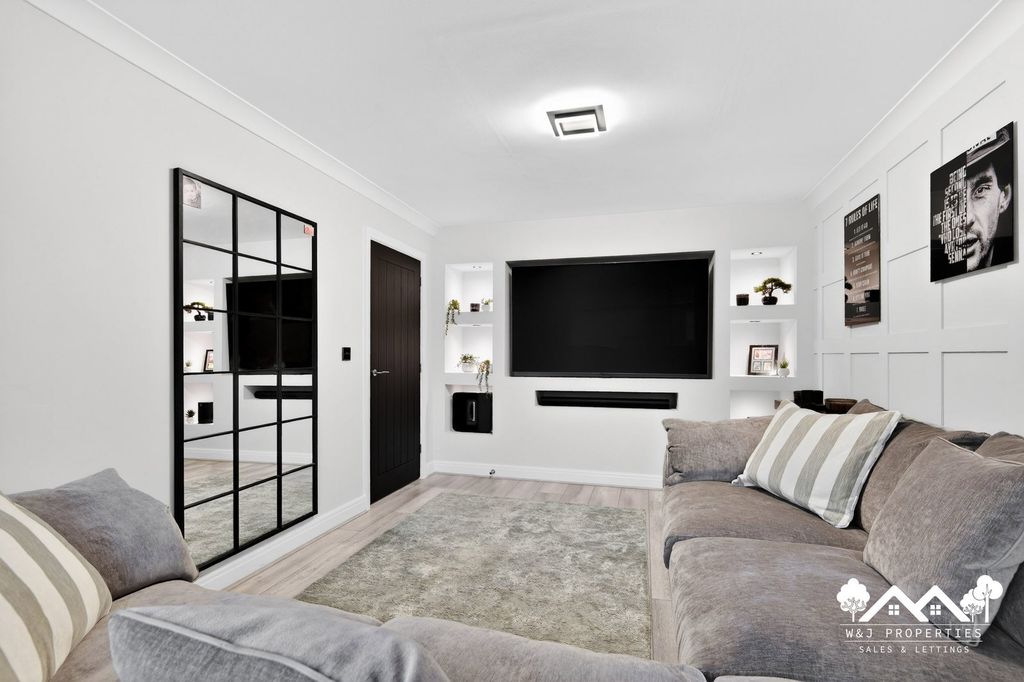 Property photo 3 of 45