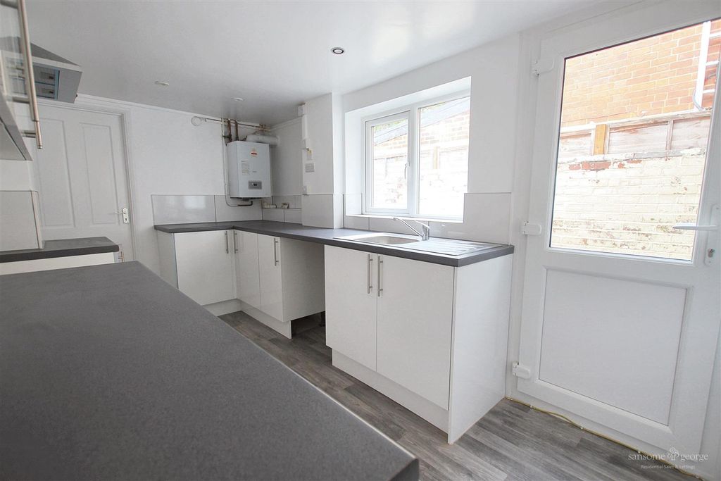 Property photo 2 of 17 Kitchen