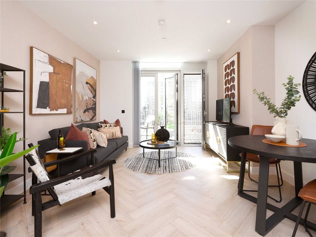 Property photo 1 of 16 Colliers Yard