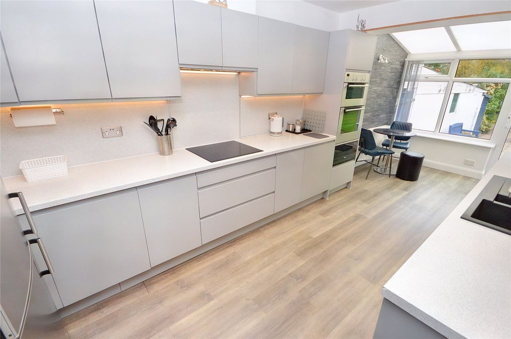 Property photo 2 of 23 Picture No. 32