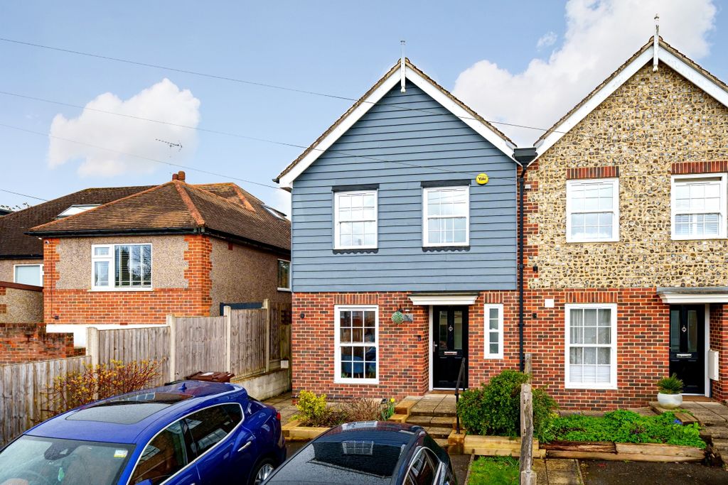 Property photo 1 of 18 Grosvenor Road