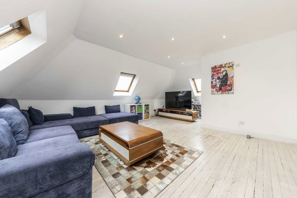 Property photo 2 of 8