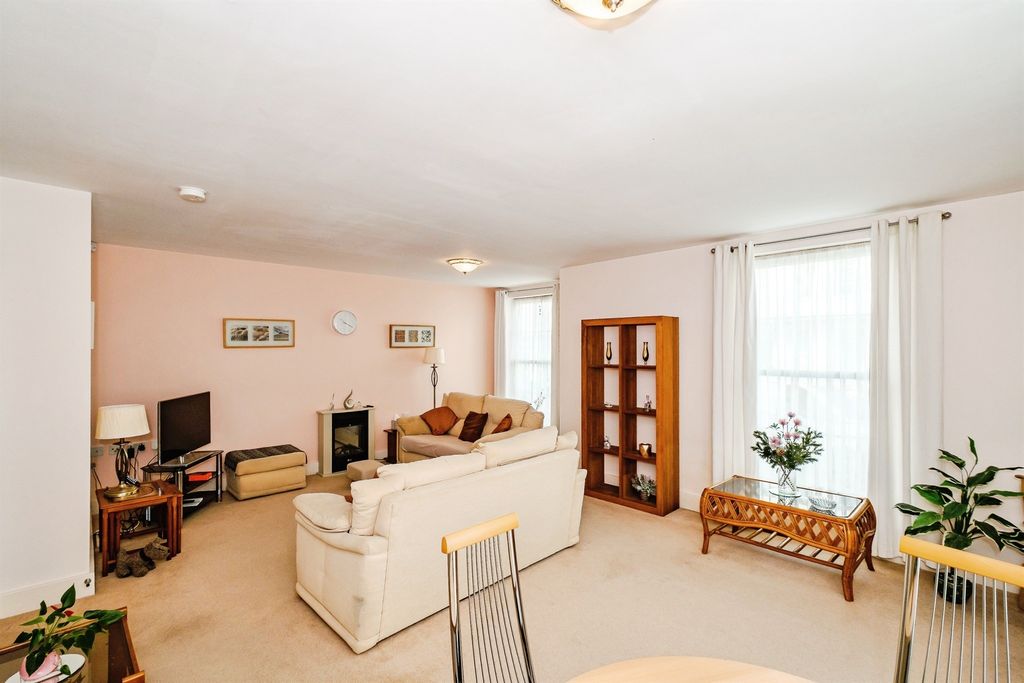 Property photo 2 of 19